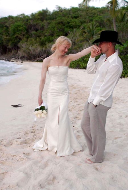 Kenny Chesney was briefly married to Renee Zellweger.